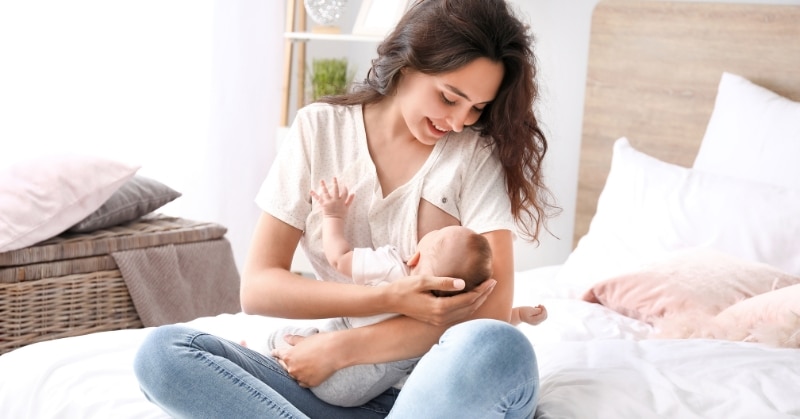 על חשיבות ההנקה: מדוע כה חשוב להעניק לתינוק חלב אם אמיתי?
